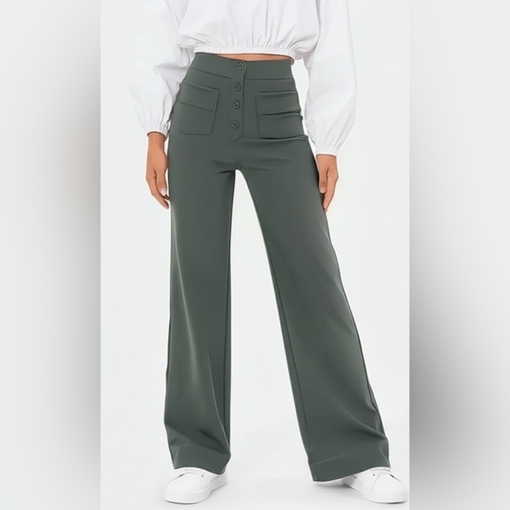 Halara pull on wide leg pants . NWT size medium